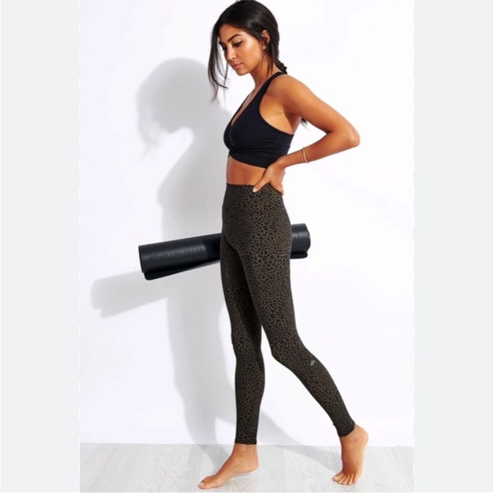 Alo Yoga High Waist Leopard Vapor Legging